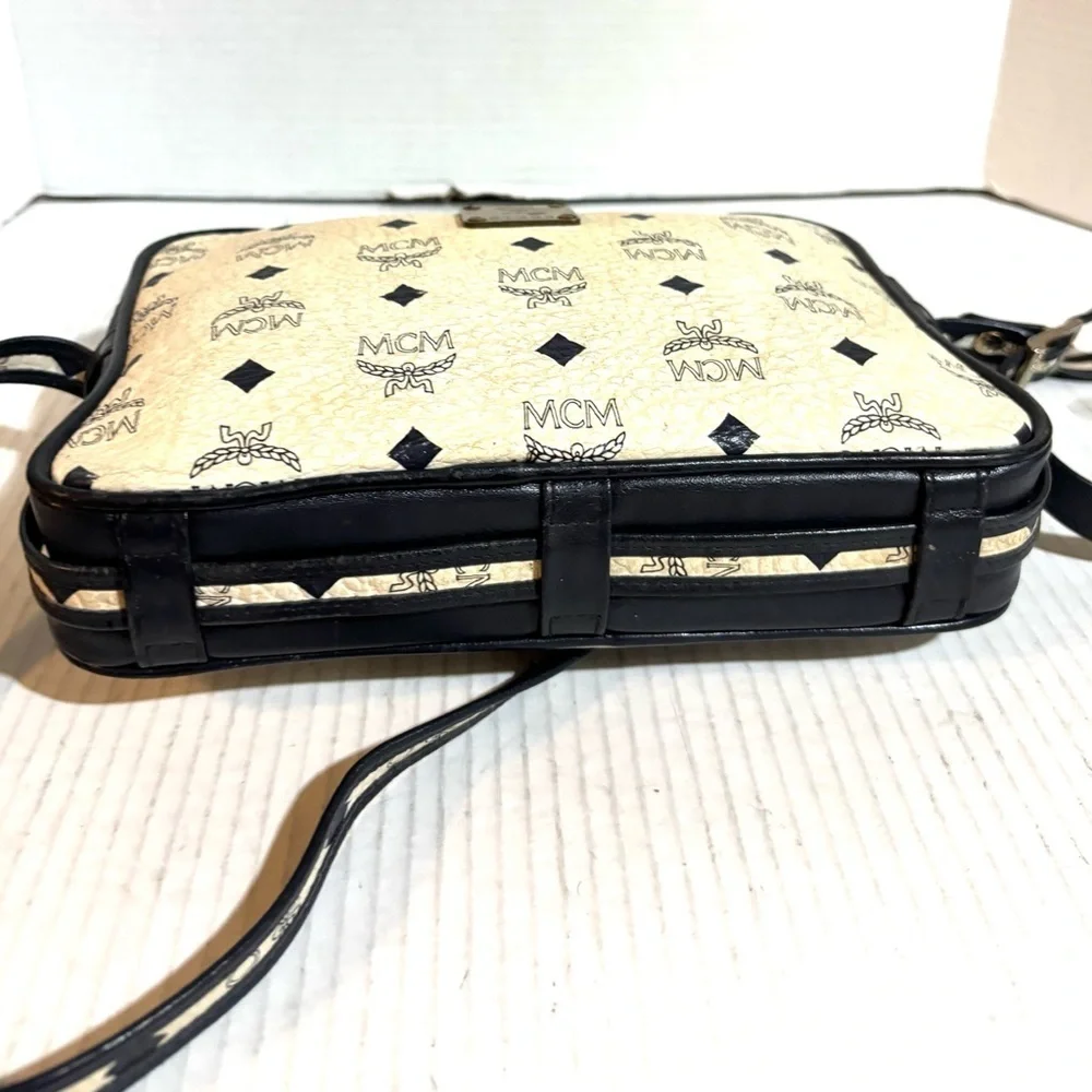 MCM vintage navy blue and Cream Bag - Picture 3 of 8